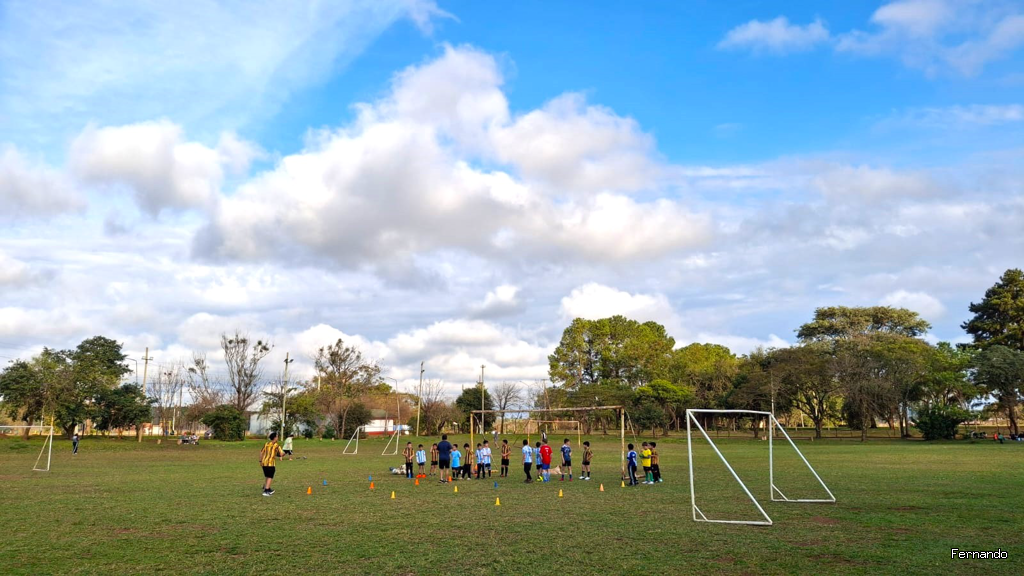 > Descanso + fútbol + familia = plan perfecto. > Hoy tocó gambetear y recargar energías para la semana.