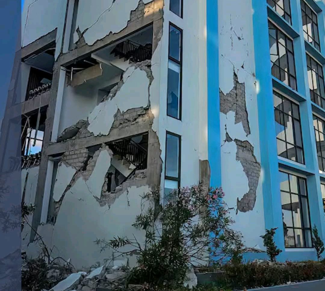 Terremoto de 7.7 en Indonesia deja al menos 38 muertos