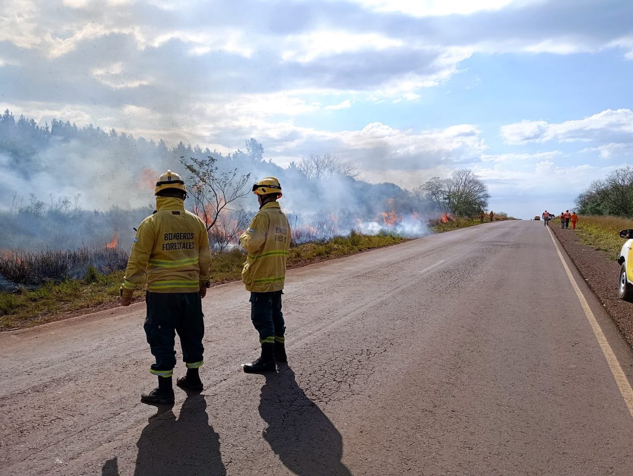 Queman pastizales en 20 km de la Ruta 94 para evitar incendios