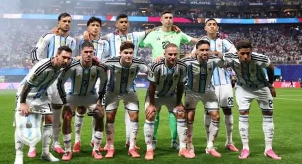 Argentina definió la camiseta que usará en la final ante España