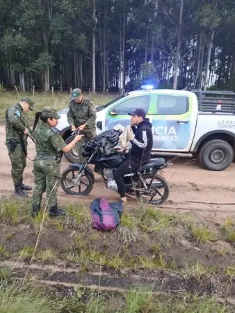Detienen a un hombre armado en un control rural en Concepción