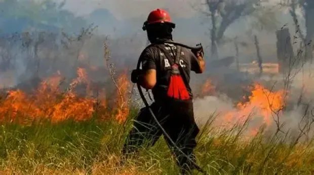 Corrientes: alerta extrema por incendios y tormentas fuertes
