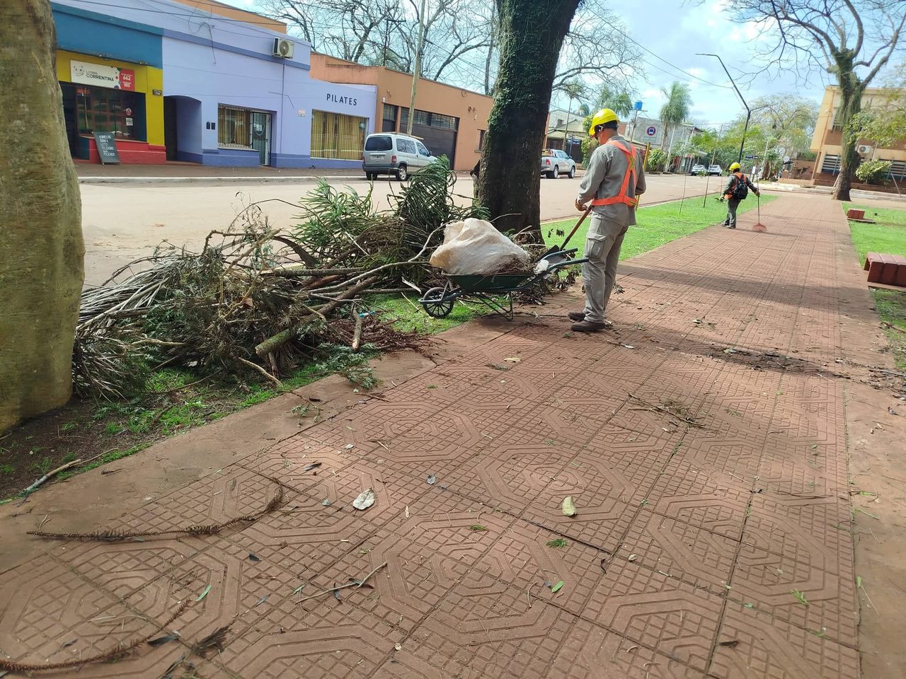 Virasoro: tras la derrota y la lluvia, salieron a limpiar la ciudad