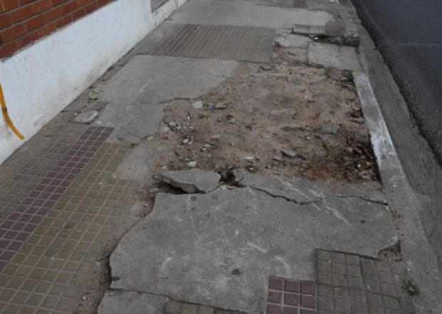 Corrientes busca declarar la emergencia de las veredas por dos años