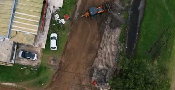 Colocan tubos en cuatro calles para mejorar el drenaje pluvial