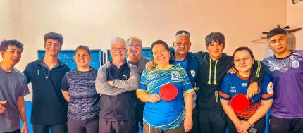 Capacitación de tenis de mesa con entrenadores de Regatas Corrientes