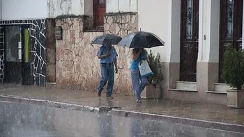 Corrientes bajo doble alerta por tormentas fuertes
