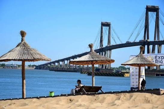 Corrientes abre sus playas pese a la creciente del Paraná