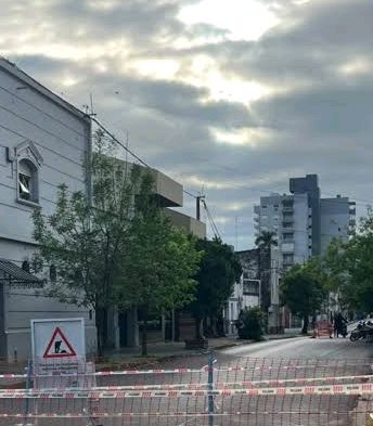 Un bache interrumpe el tránsito en Bolívar al 900