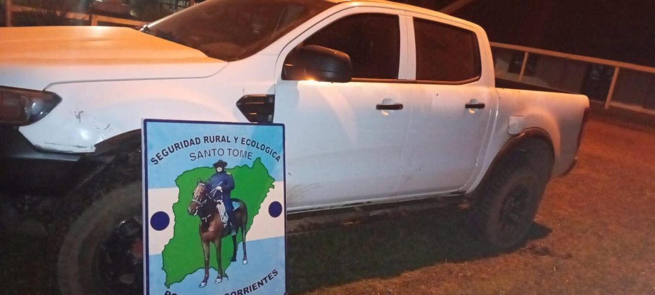 Detienen a tres hombres armados en camioneta robada en Ruta 40