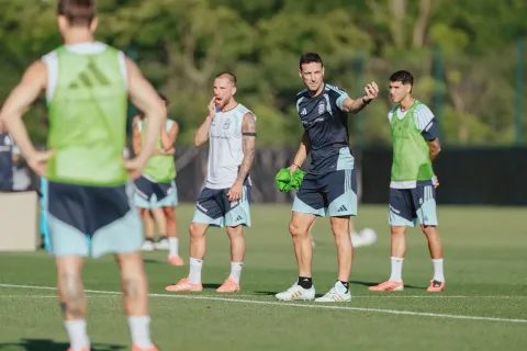 Scaloni perfila el equipo para Argentina vs Suiza por cuartos del Mundial