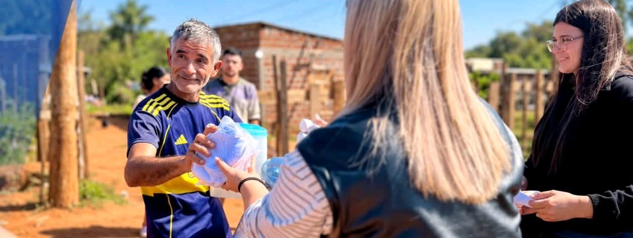 Entregan bidones y pastillas potabilizadoras en la zona de chacras
