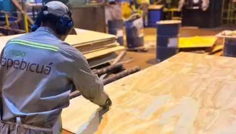 La industria maderera perdió 10% del empleo en un año