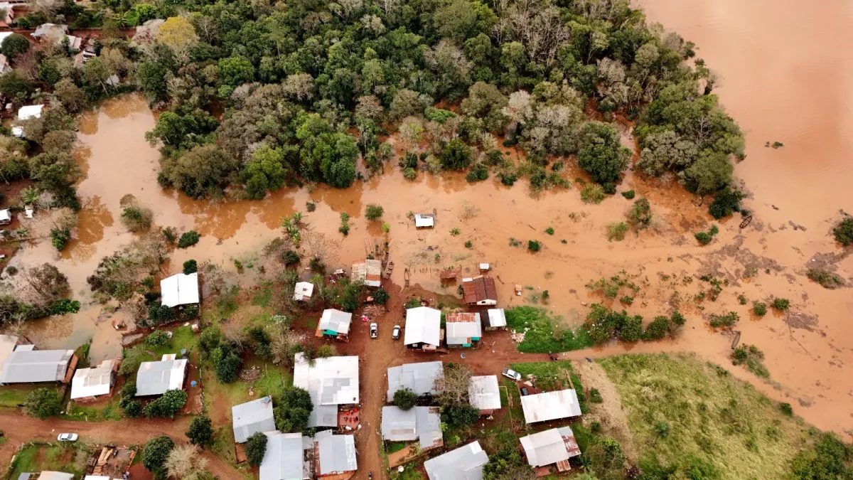 El río Uruguay se estabiliza, pero la alerta costera sigue