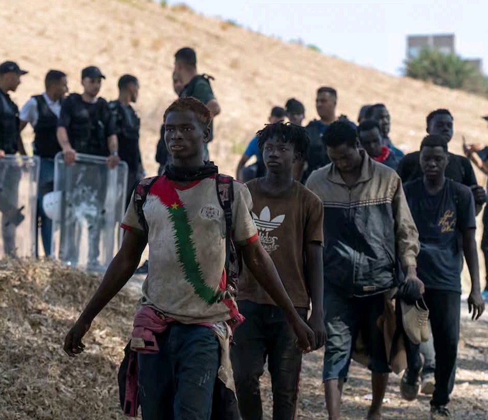 Marruecos frenó a 111 migrantes que buscaban llegar a Ceuta