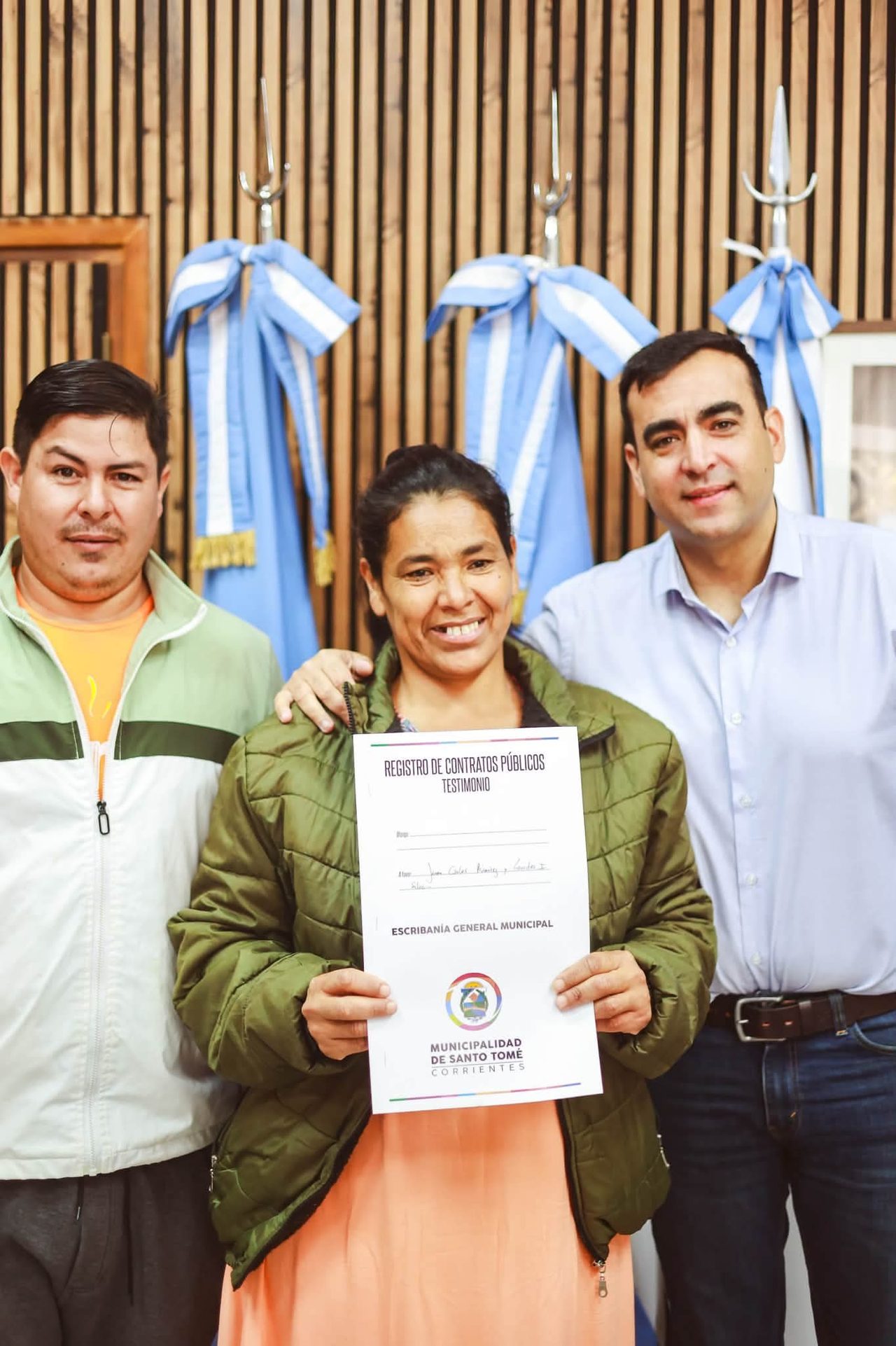 Nueve familias recibieron el título de propiedad de sus terrenos