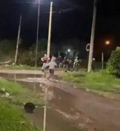 Choques violentos entre jóvenes de dos barrios de Monte Caseros