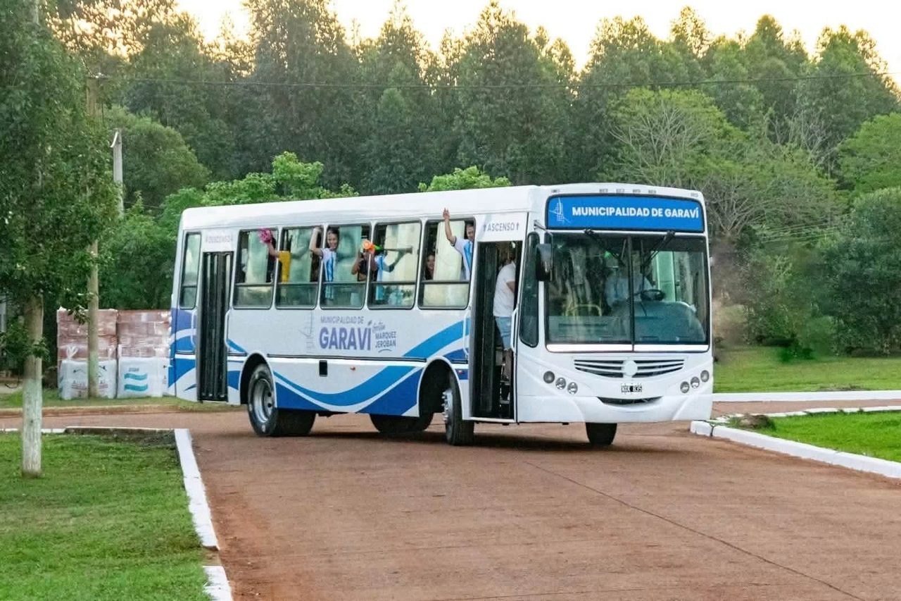 Garaví incorporó un colectivo y una Kangoo al municipio