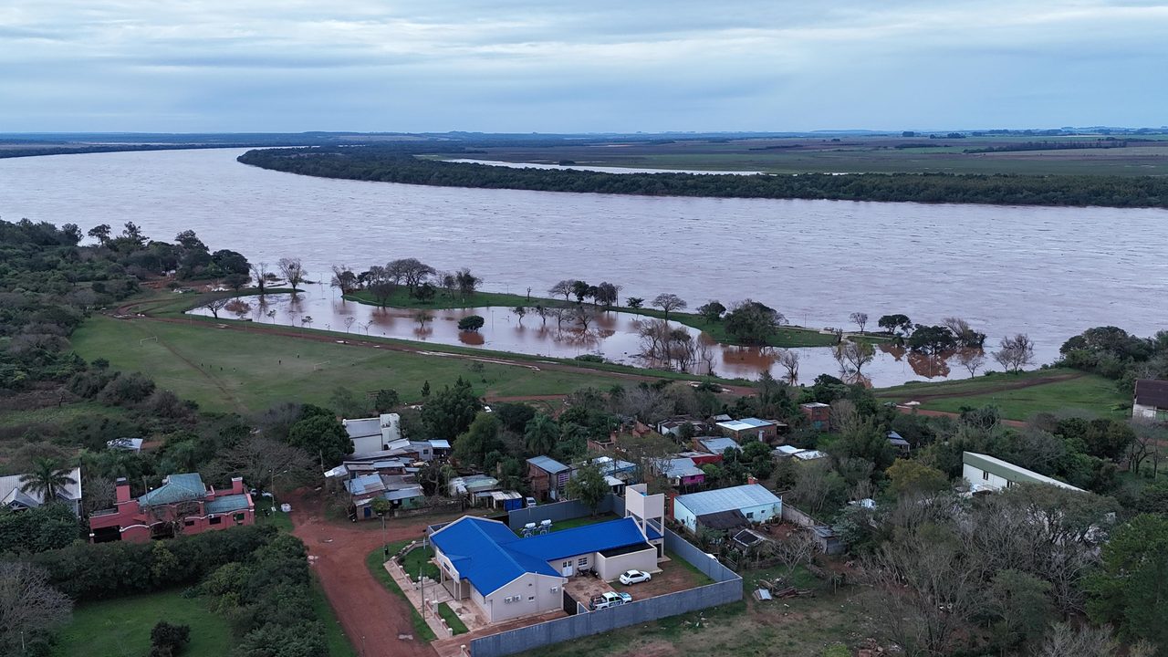Santo Tomé en alerta por la creciente del río Uruguay