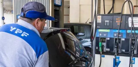 YPF subirá 1% la nafta y el gasoil desde este sábado