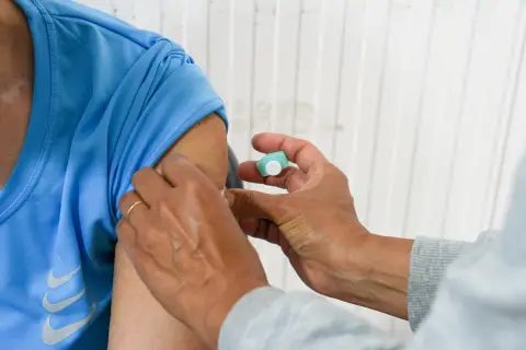 Habrá carpa de vacunación contra el dengue en plaza Vera