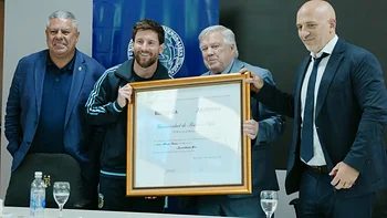 Messi recibió el Doctor Honoris Causa de la UBA antes de su despedida