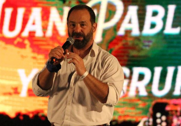 Barberán presenta su primer libro con un poema sobre el desarraigo
