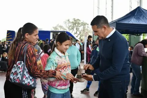 Anteojos gratis para chicos: operativo ocular en dos barrios