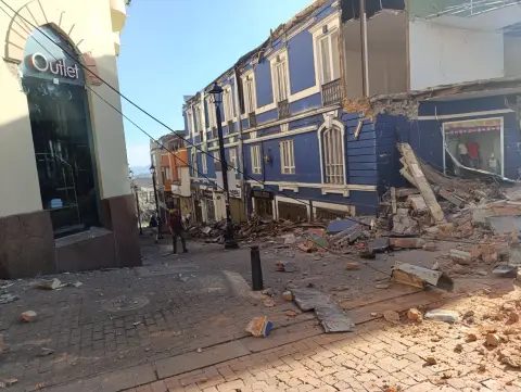 Terremoto de magnitud 7,4 deja 111 muertos en Colombia
