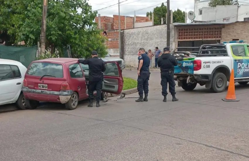 Un policía chocó el auto que debía trasladar y nadie responde