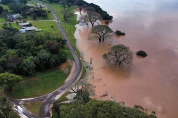 El río Uruguay crece en Santo Tomé, Garruchos y Mocoretá