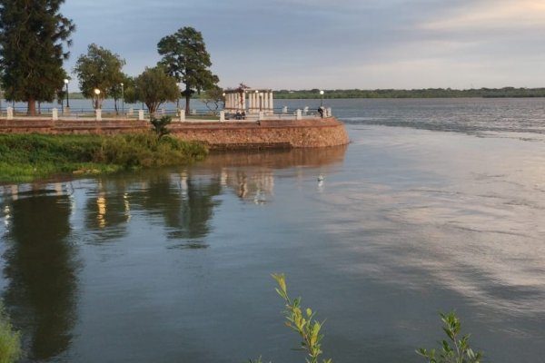 Corrientes se prepara para evacuar a familias por la crecida del Paraná