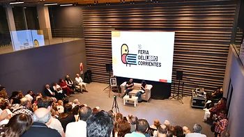 Andahazi cerró la Feria del Libro de Corrientes a sala llena