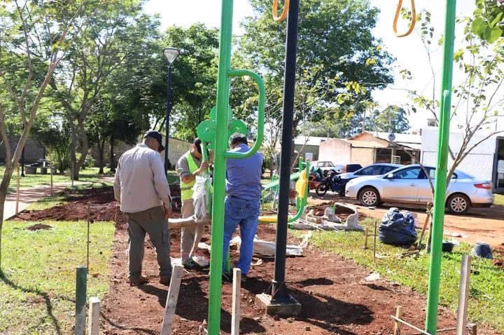 Instalan juegos de movilidad para adultos en la plazoleta Frattini