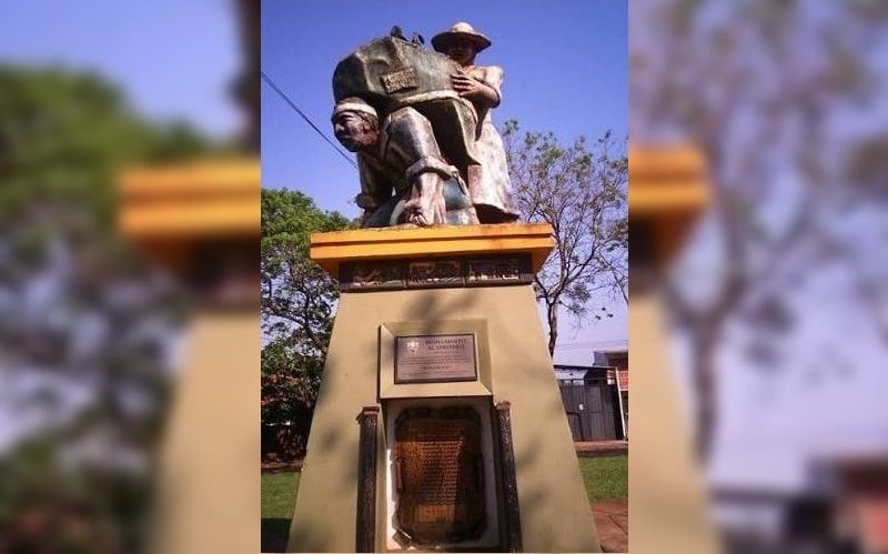 Virasoro inauguró un monumento en homenaje a los tareferos