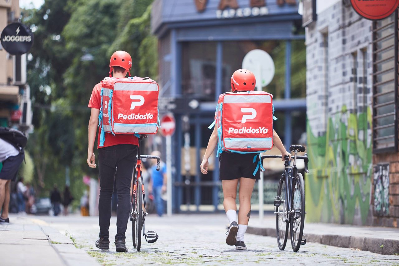 Repartidores se endeudan con las apps de delivery para las que trabajan
