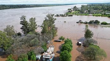Crecida del río Uruguay: evacúan familias en Concordia y Paso de los Libres