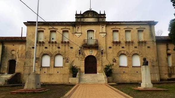 Vandalizaron e intentaron incendiar la Escuela Normal de Santo Tomé