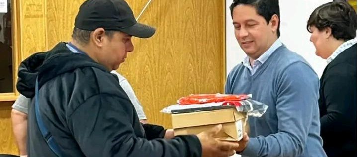 Virasoro entrega borcegos y equipos de lluvia a serenos municipales