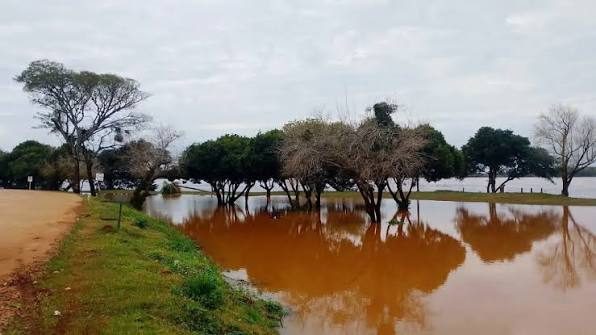 Santo Tomé, en alerta por la crecida del río Uruguay