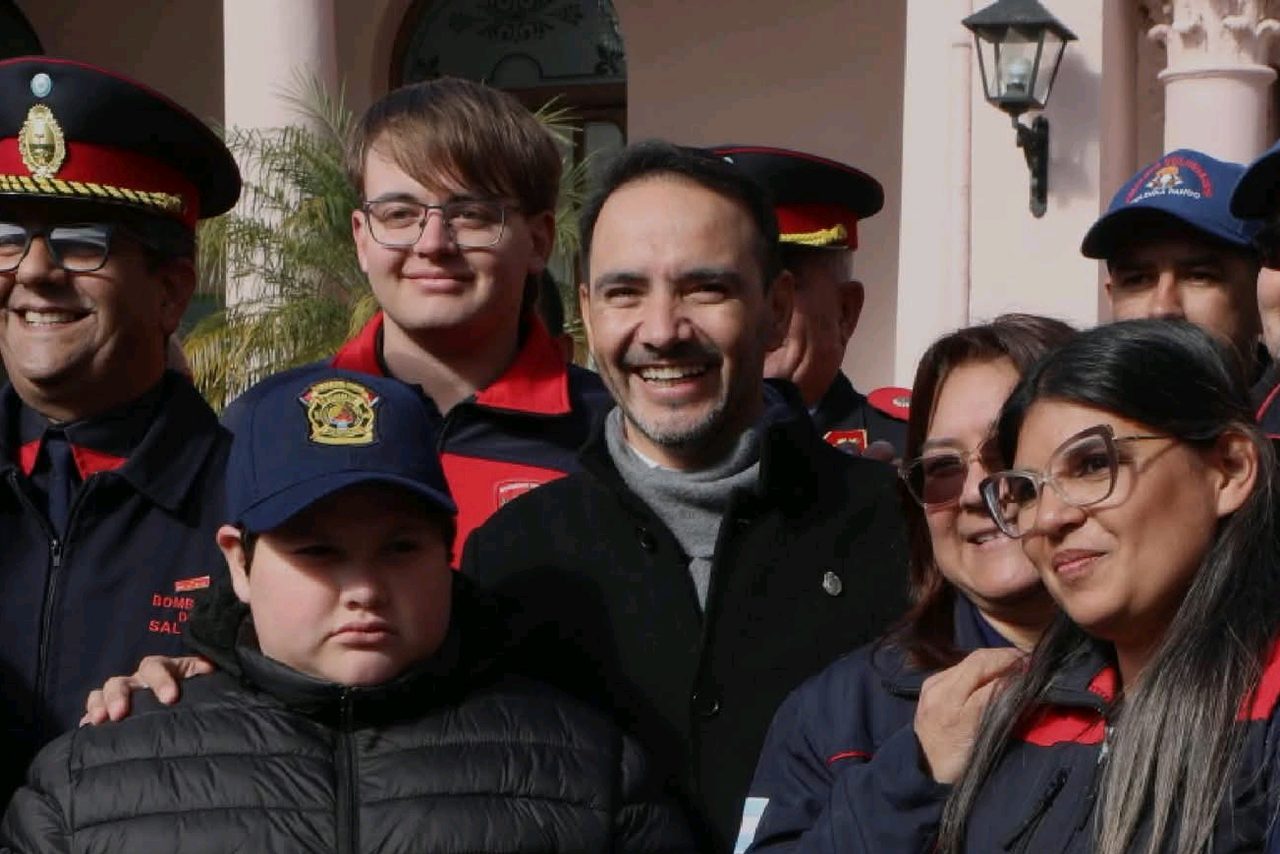Valdés entregó $210 millones a bomberos voluntarios