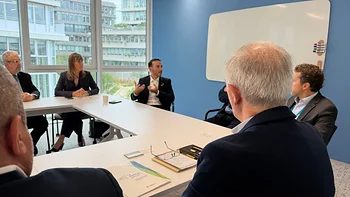Valdés busca inversiones en París para Corrientes