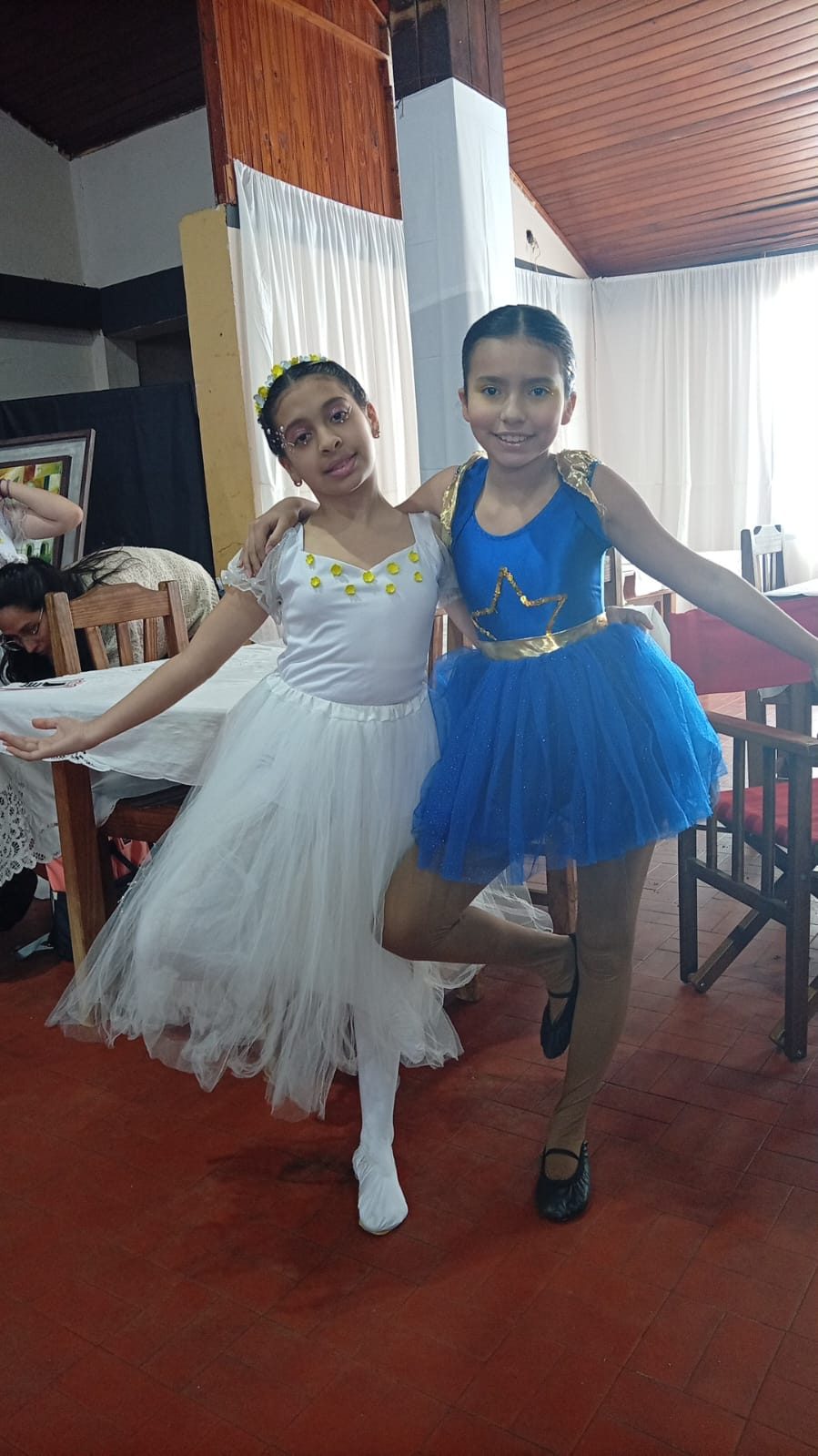 Danza y folclore local, protagonistas en la Feria del Libro