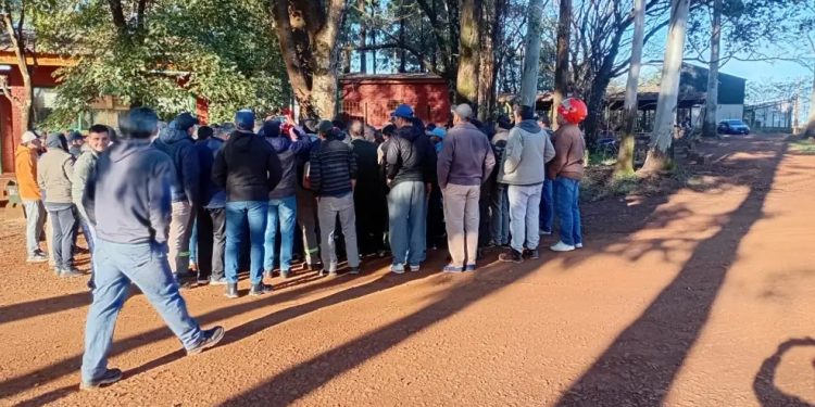 Tapebicuá al borde de la quiebra: 500 empleos en vilo