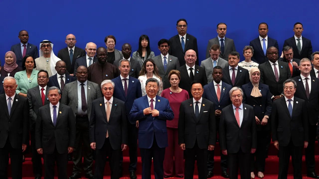 China lanza con 28 países un organismo global de IA