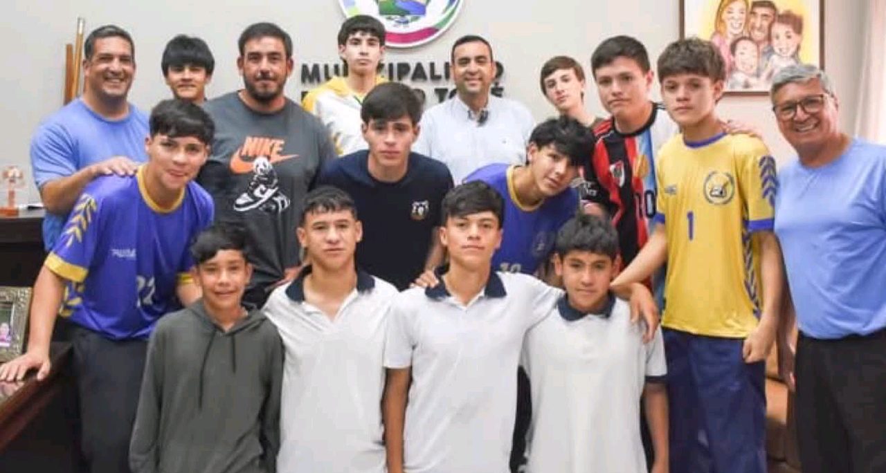 Entregaron zapatillas a jóvenes que competirán en los Juegos Evita