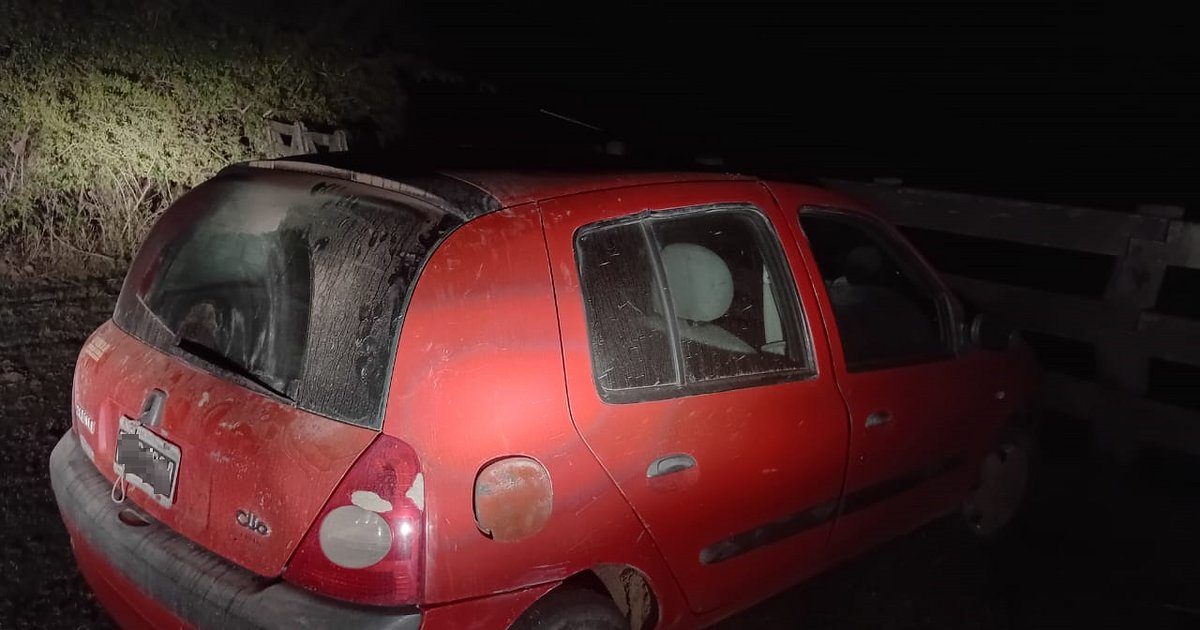 Hallan un auto abandonado en una ruta correntina