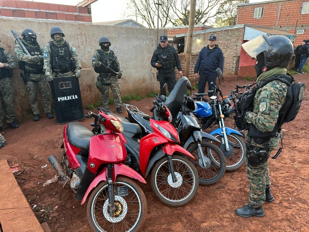 Allanamientos en Virasoro por peleas clandestinas de gallos