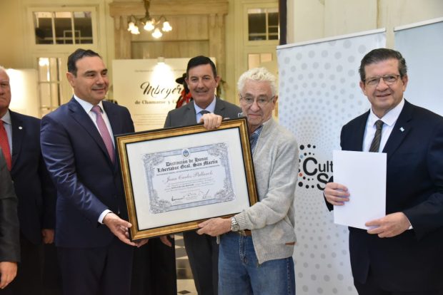 El Senado de Corrientes distinguió al orfebre Juan Carlos Pallarols