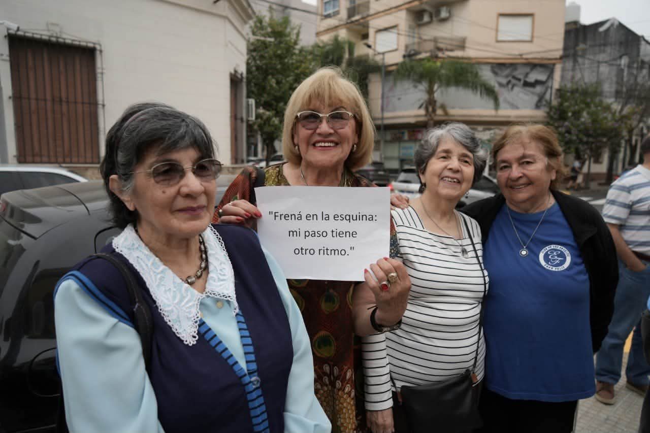 Nueva señalización vial para proteger a peatones mayores